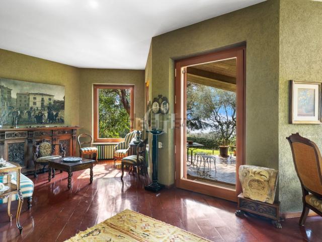 Villetta indipendente in vendita di 264 m² in Via Peschiera
