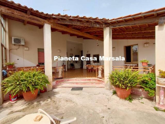 Villetta indipendente in vendita di 264 m² in Contrada Cozzaro