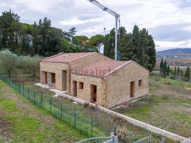 Villetta indipendente in vendita di 265 m² in Via Cassia Nord