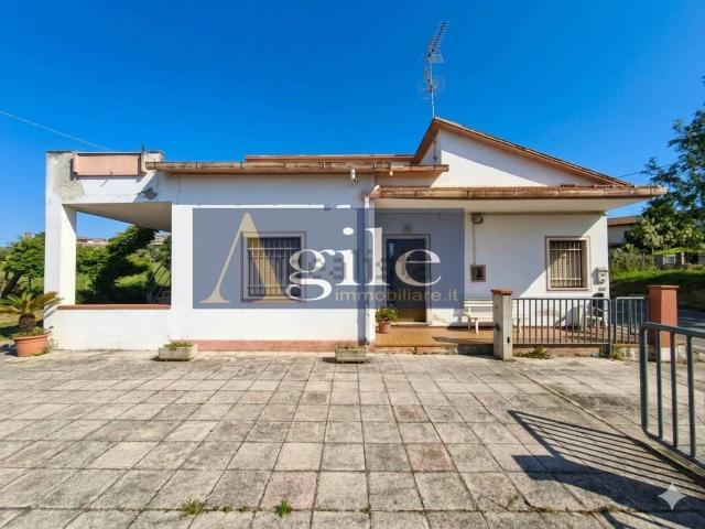 Villetta indipendente in vendita di 265 m² in Via Giacomo Matteotti