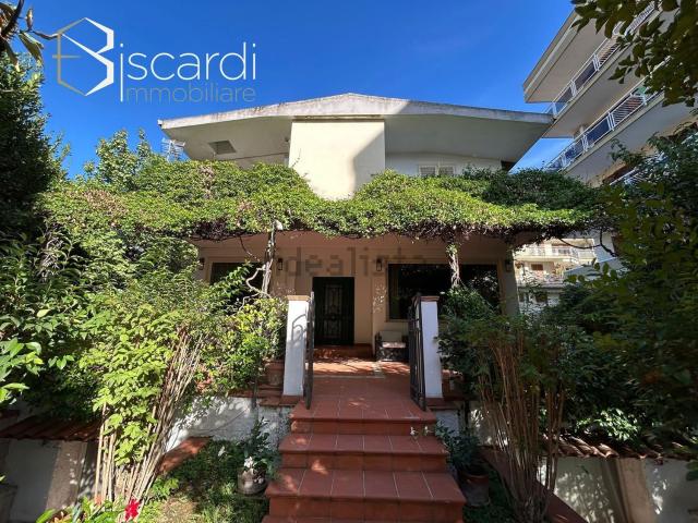 Villetta indipendente in vendita di 265 m² in Via Michele Ruta, 171