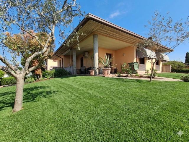 Villetta indipendente in vendita di 265 m² in Via P. Micca, 1