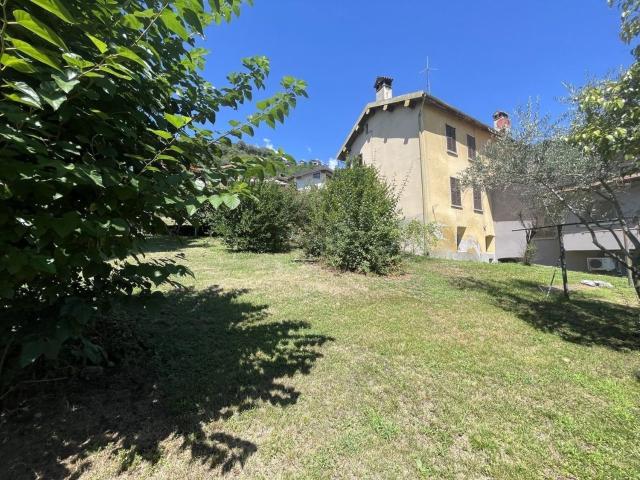Villetta indipendente in vendita di 265 m² in Via Prestino, 33