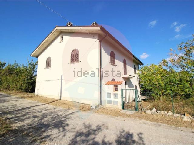 Villetta indipendente in vendita di 265 m² in Contrada Colle Serra, 19