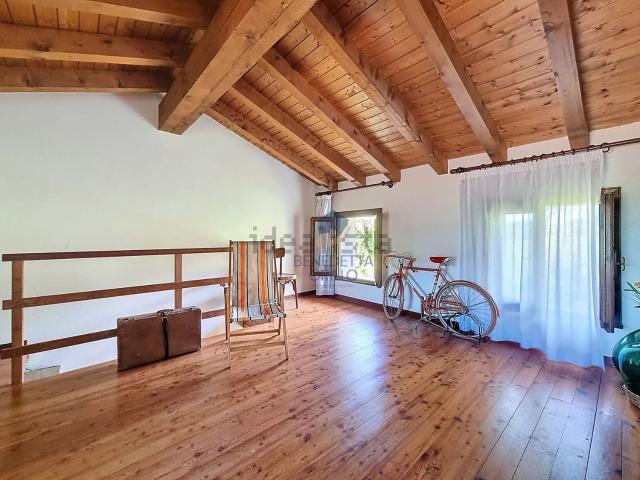 Villetta indipendente in vendita di 266 m² in Via Chiesa Castelli