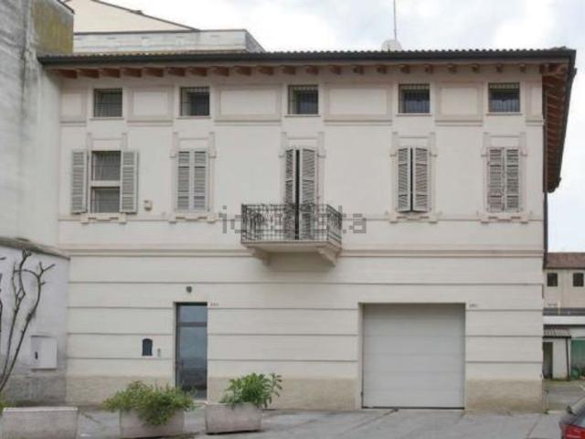 Villetta indipendente in vendita di 267 m² in Via Arcangelo Ghisleri, 28