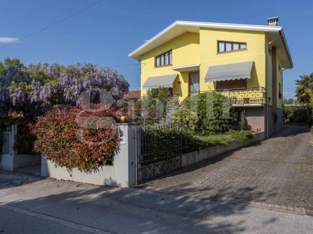 Villetta indipendente in vendita di 268 m² in Via Camposanto, 5