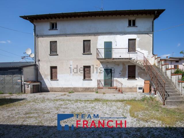 Villetta indipendente in vendita di 268 m² in Via Carbone, 11