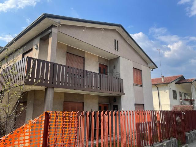 Villetta indipendente in vendita di 268 m² in Via dei Ciliegi, 8