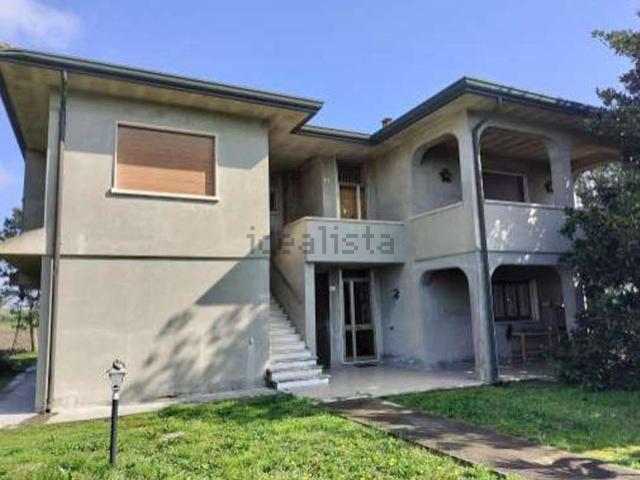 Villetta indipendente in vendita di 268 m² in Via Romea