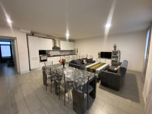 Villetta indipendente in vendita di 268 m² in Via Ugo Roncada, 72