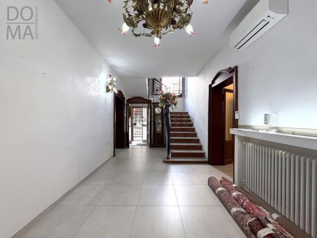 Villetta indipendente in vendita di 269 m² in Via Terranova, 1