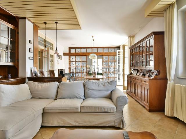 Villetta indipendente in vendita di 270 m² in Via Mascagni