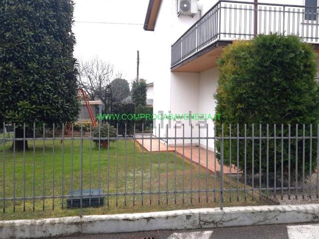 Villetta indipendente in vendita di 270 m² in Via Corte D&apos Assise