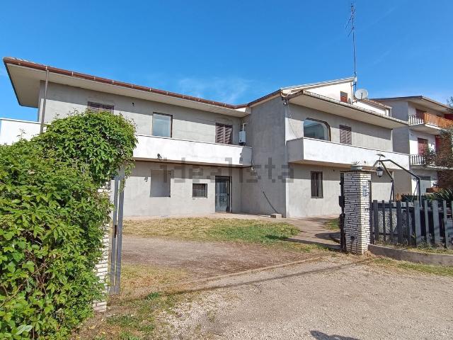 Villetta indipendente in vendita di 270 m² in Via Cantinella, 85
