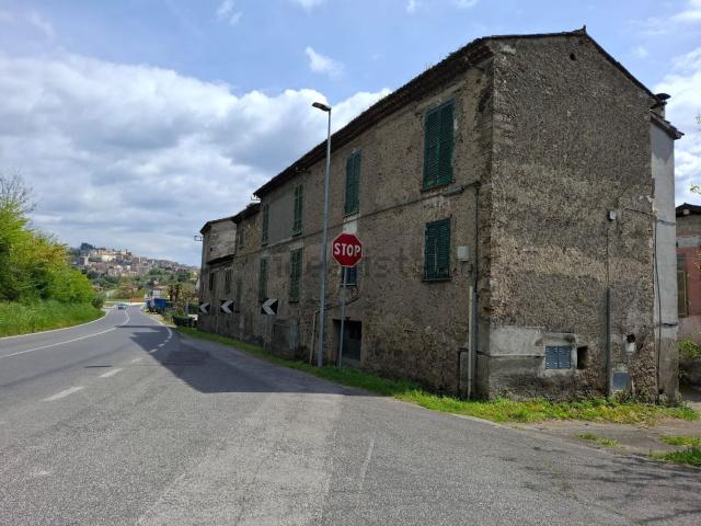 Villetta indipendente in vendita di 270 m² in Via Casilina Nord