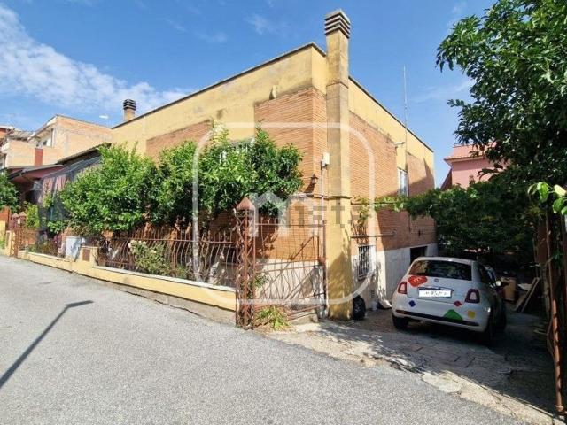 Villetta indipendente in vendita di 270 m² in Via Castelbuono