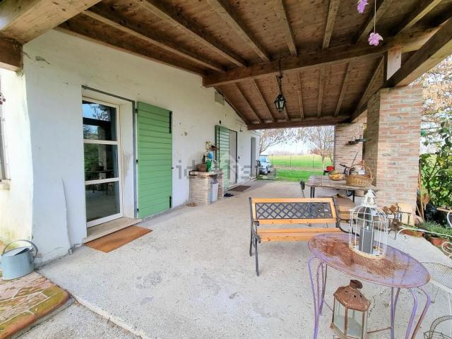 Villetta indipendente in vendita di 270 m² in Via Cisa, 95