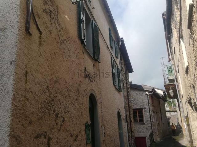 Villetta indipendente in vendita di 270 m² in Via Albenga, 26