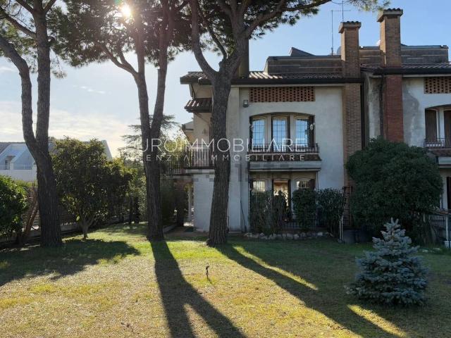 Villetta indipendente in vendita di 270 m² in Via Aquileia, 11