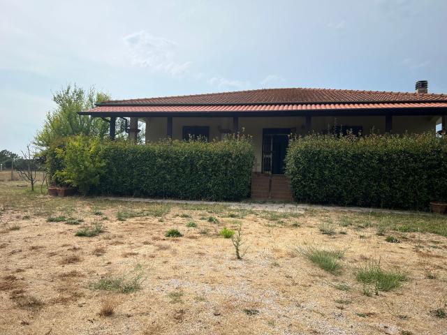 Villetta indipendente in vendita di 270 m² in Via del Crocifisso, 40