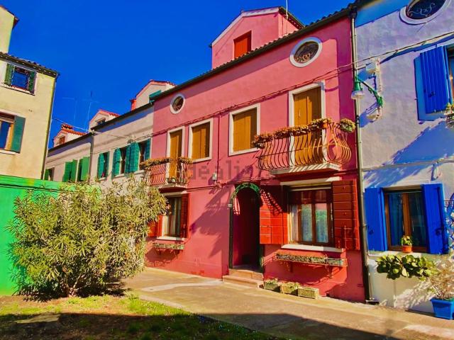 Villetta indipendente in vendita di 270 m² in Via della Vigna
