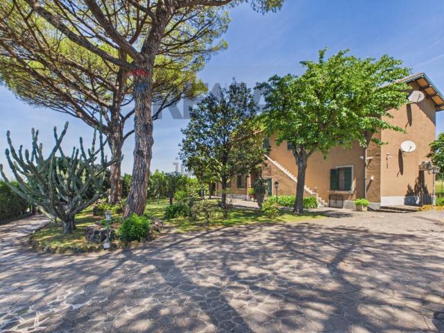 Villetta indipendente in vendita di 270 m² in Via di Fioranello
