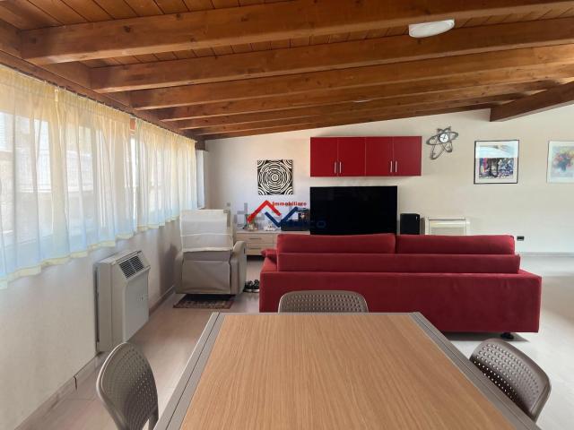 Villetta indipendente in vendita di 270 m² in Via Edmondo de Amicis