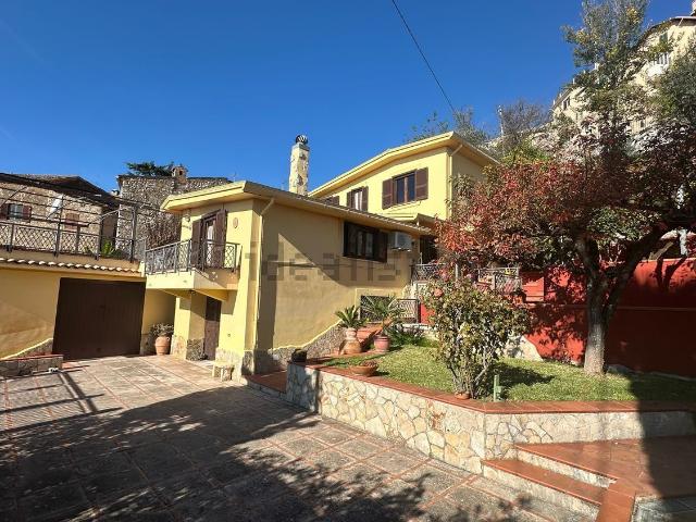 Villetta indipendente in vendita di 270 m² in Via Ex Grancia, 1