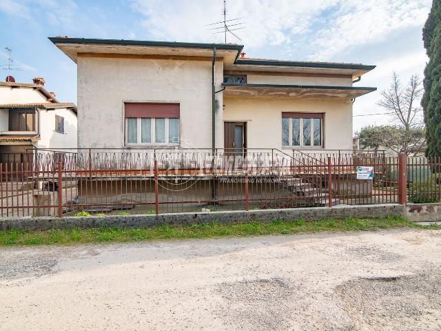 Villetta indipendente in vendita di 270 m² in Via Fara