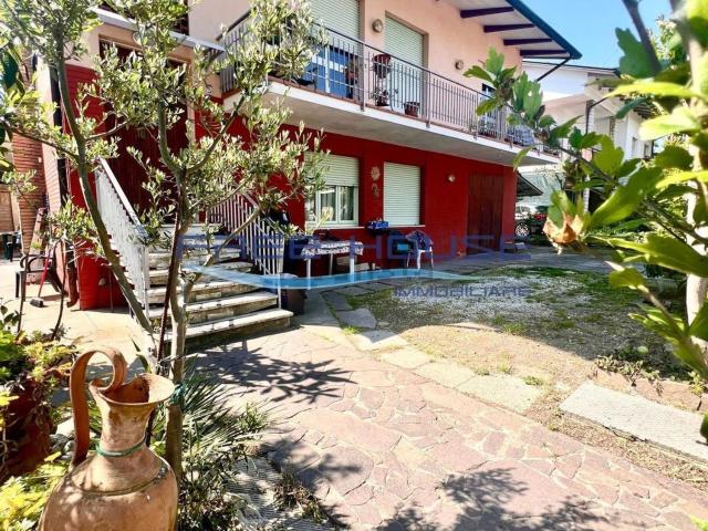 Villetta indipendente in vendita di 270 m² in Via Monte Amiata, 7
