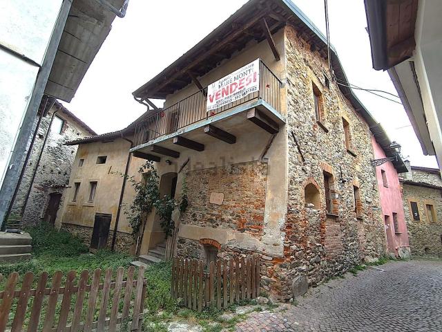Villetta indipendente in vendita di 270 m² in Via Montegrappa, 19