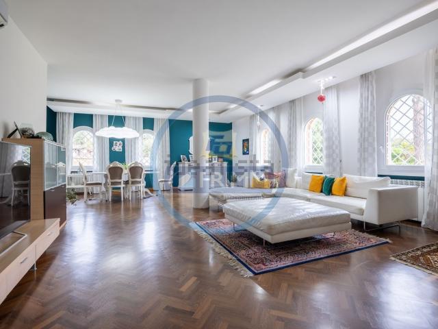 Villetta indipendente in vendita di 270 m² in Via Marlengo