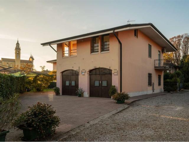 Villetta indipendente in vendita di 270 m² in Via Massimiliano Custoza, 33