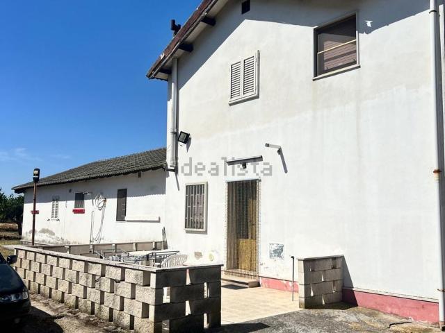 Villetta indipendente in vendita di 270 m² in Via NAPOLI KM 7