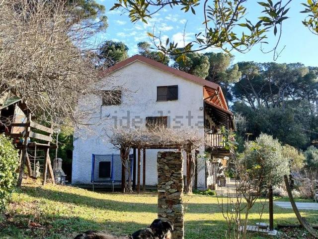 Villetta indipendente in vendita di 270 m² in Via San Bartolomeo del Bosco