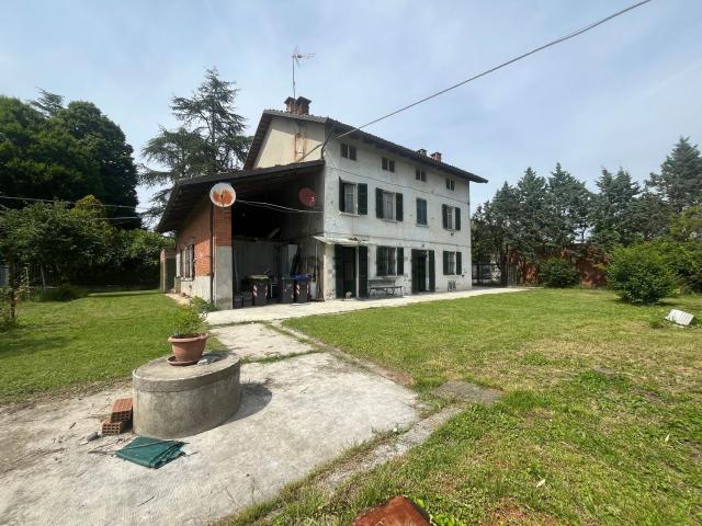 Villetta indipendente in vendita di 270 m² in Via Padana Ovest