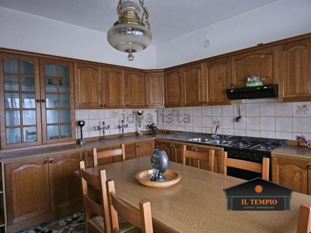Villetta indipendente in vendita di 270 m² in Via Papa Luciani