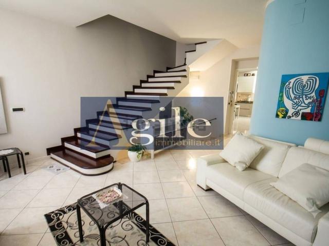 Villetta indipendente in vendita di 270 m² in Via Piave