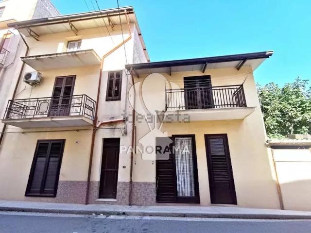 Villetta indipendente in vendita di 270 m² in Via Principe Castelnuovo