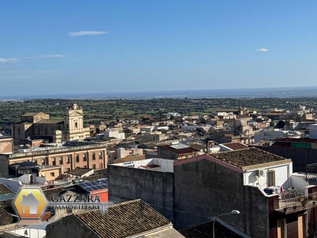 Villetta indipendente in vendita di 270 m² in Via Roma