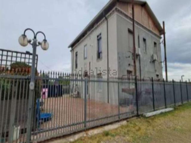 Villetta indipendente in vendita di 270 m² in Via Torri, 304