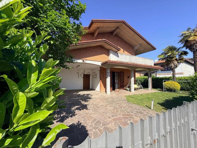 Villetta indipendente in vendita di 270 m² in Via Umberto I