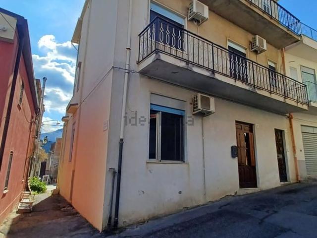 Villetta indipendente in vendita di 270 m² in Via Varese, 17