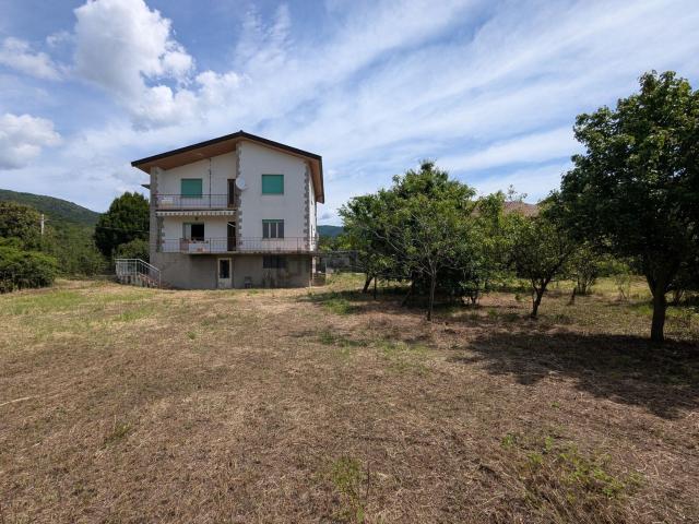 Villetta indipendente in vendita di 270 m² in Via Vignis, 91