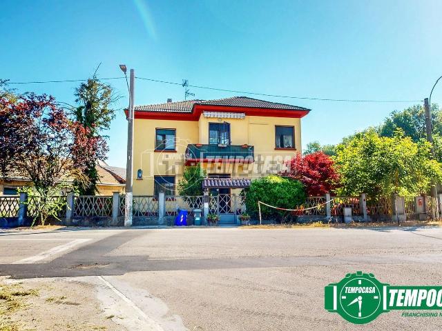 Villetta indipendente in vendita di 270 m² in Viale Bialetti