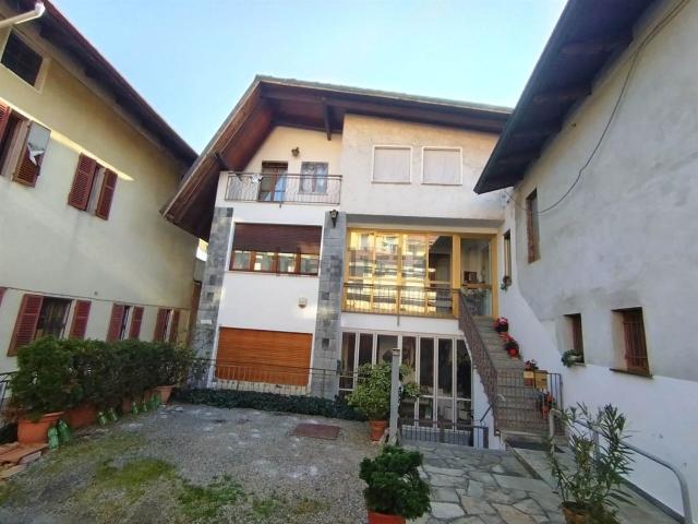 Villetta indipendente in vendita di 270 m² in Vicolo Centrale, 26