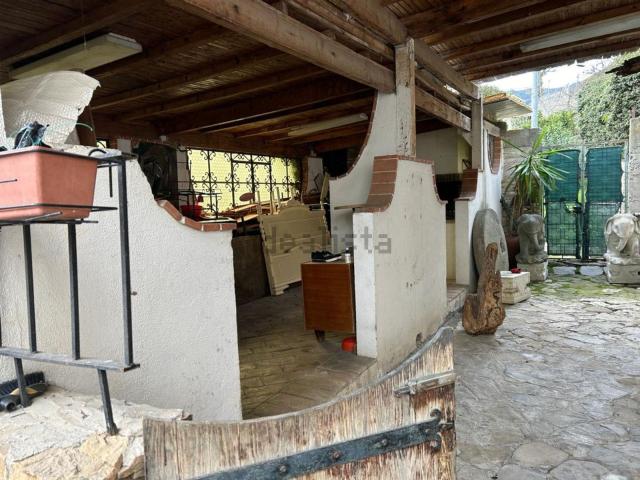 Villetta indipendente in vendita di 270 m² in Borgo Tinasso