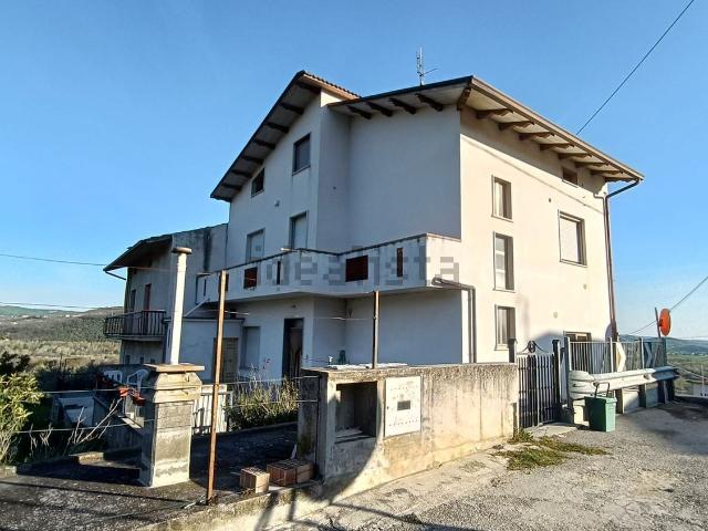 Villetta indipendente in vendita di 270 m² in Contrada Luzio, 128