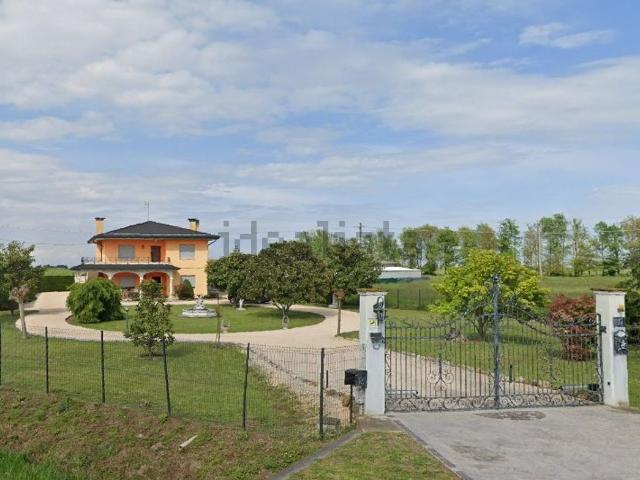 Villetta indipendente in vendita di 270 m² in Strada dei Sedici Laghi, 100